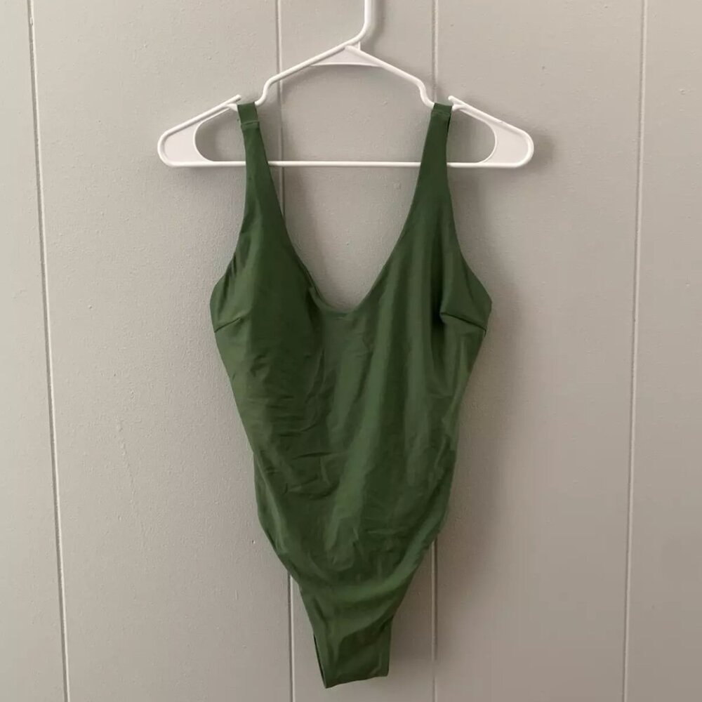 Lululemon Size 6 Waterside V-Neck Skimpy One-Piece Swimsuit Bathing Suit Green